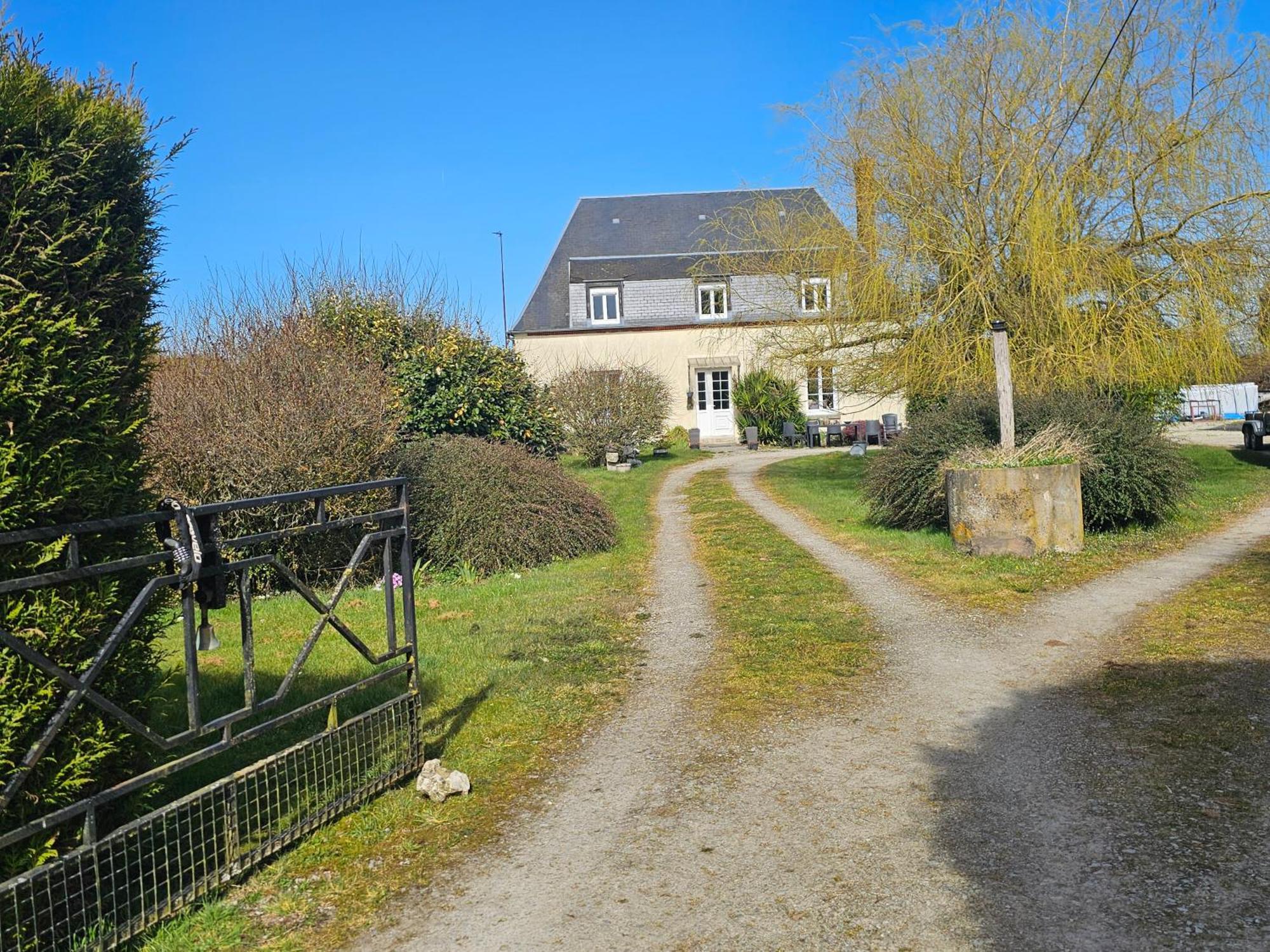 Au Petit Paradis Sainte-Gauburge-Sainte-Colombe Exterior photo